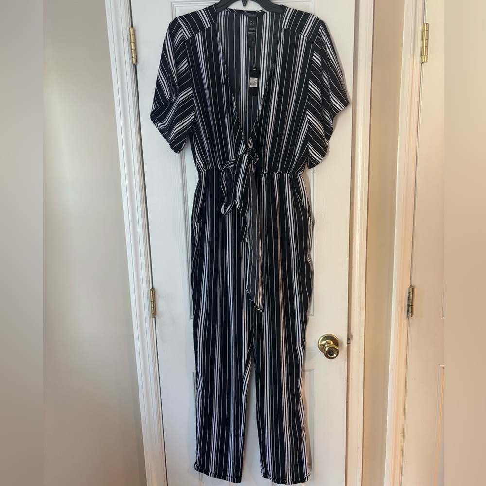NWT Jumpsuit w/ Pockets